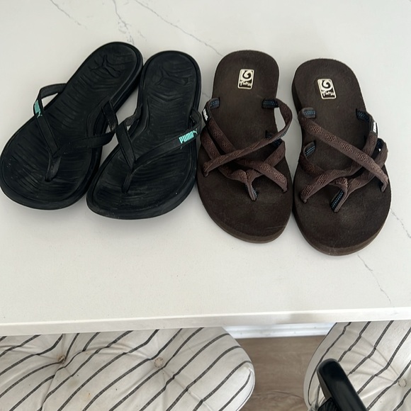 Two pairs of flip flop (Teva & Puma) both in size 8 and color black and brown - Picture 10 of 11